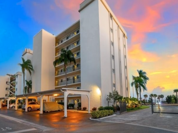 Siesta Key Vacation Condo Two Bedrooms Sleeps Four